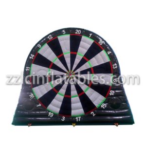 インフレータブルフットボールのシュートアウト